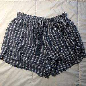American Eagle blue striped flowy shorts